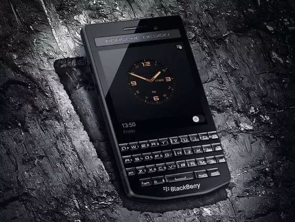 BLACKBERRY Porsche P9983: El LUJO que necesitas 3 BLACKBERRY Porsche P9983: El LUJO que necesitas
