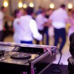 Dónde puedo contratar un DJ para eventos con Telcel