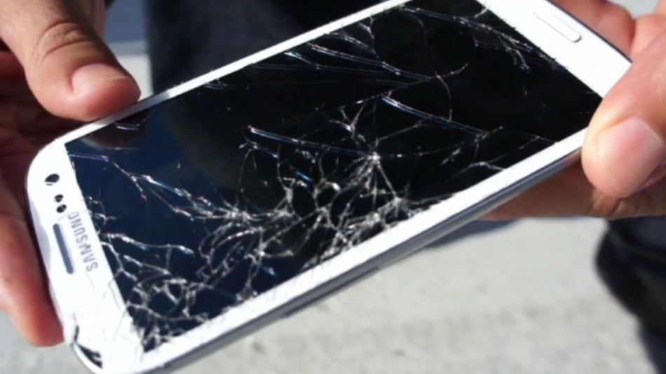 Reparación de celular dañado por líquidos: ¡Recupéralo con estos pasos esenciales!