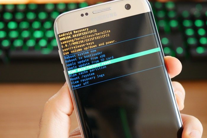 Soluciones rápidas para reiniciar tu celular y resolver fácilmente el logo de marca atascado